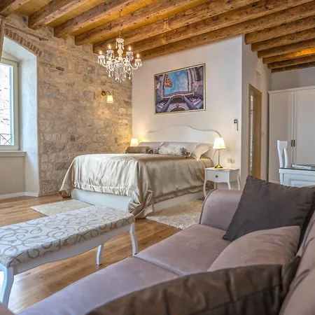 Heritage 4* سبليت