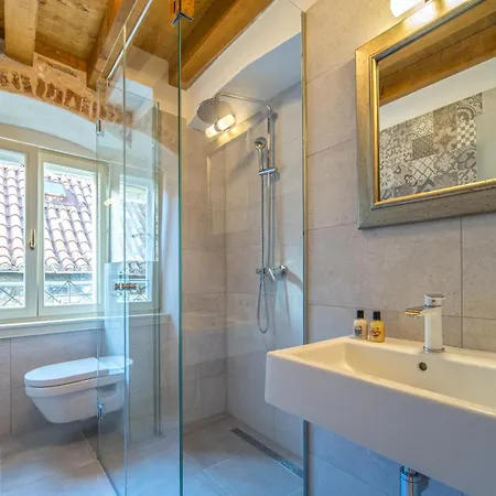 Heritage 4* سبليت